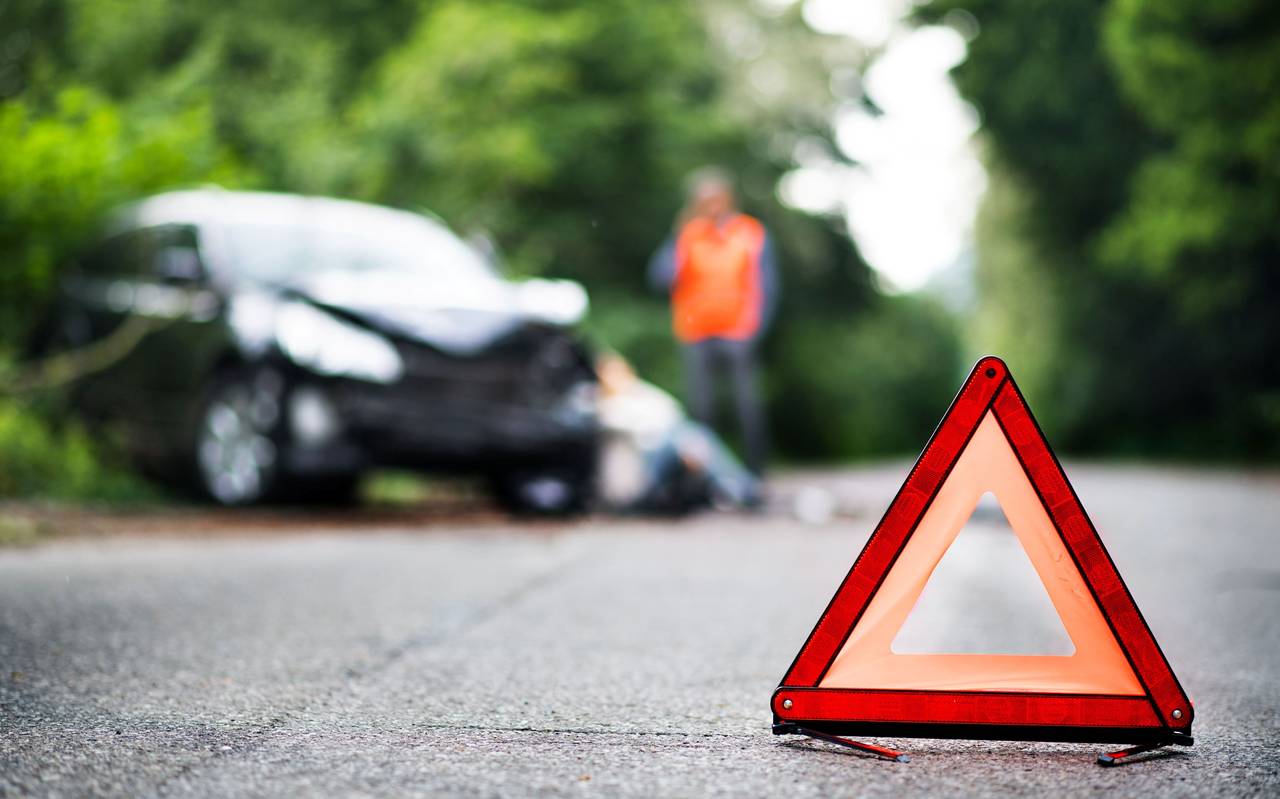 Unfallstelle mit Warndreieck