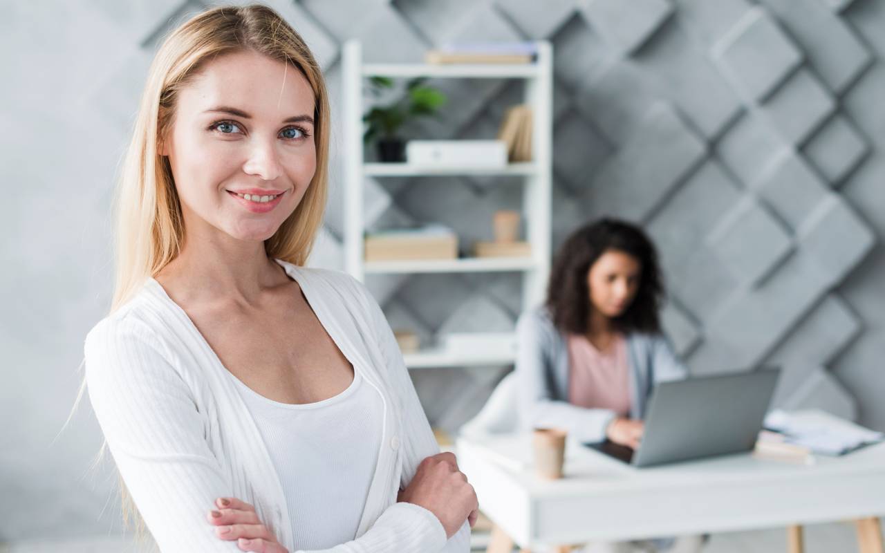Zwei Frauen im Büro