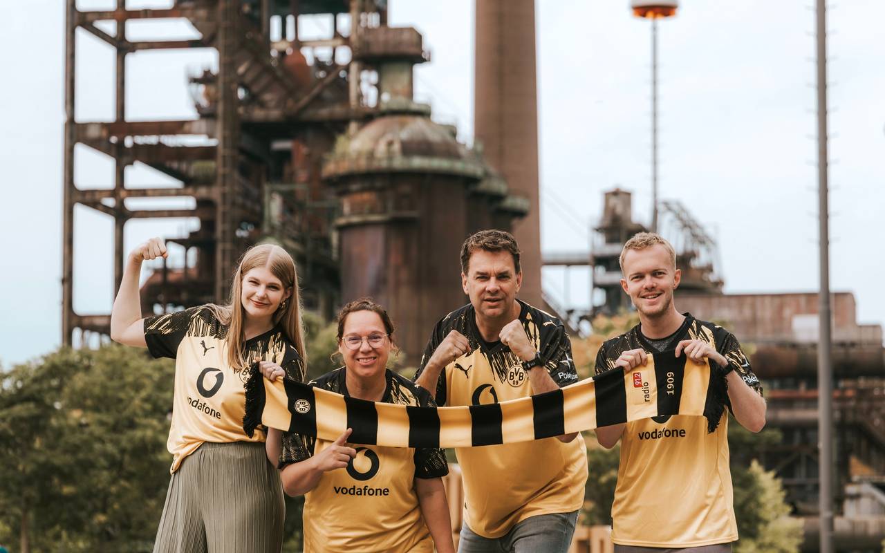 Die Radio 91.2-Guten Morgen Dortmund-Teams mit BVB-Schals.
