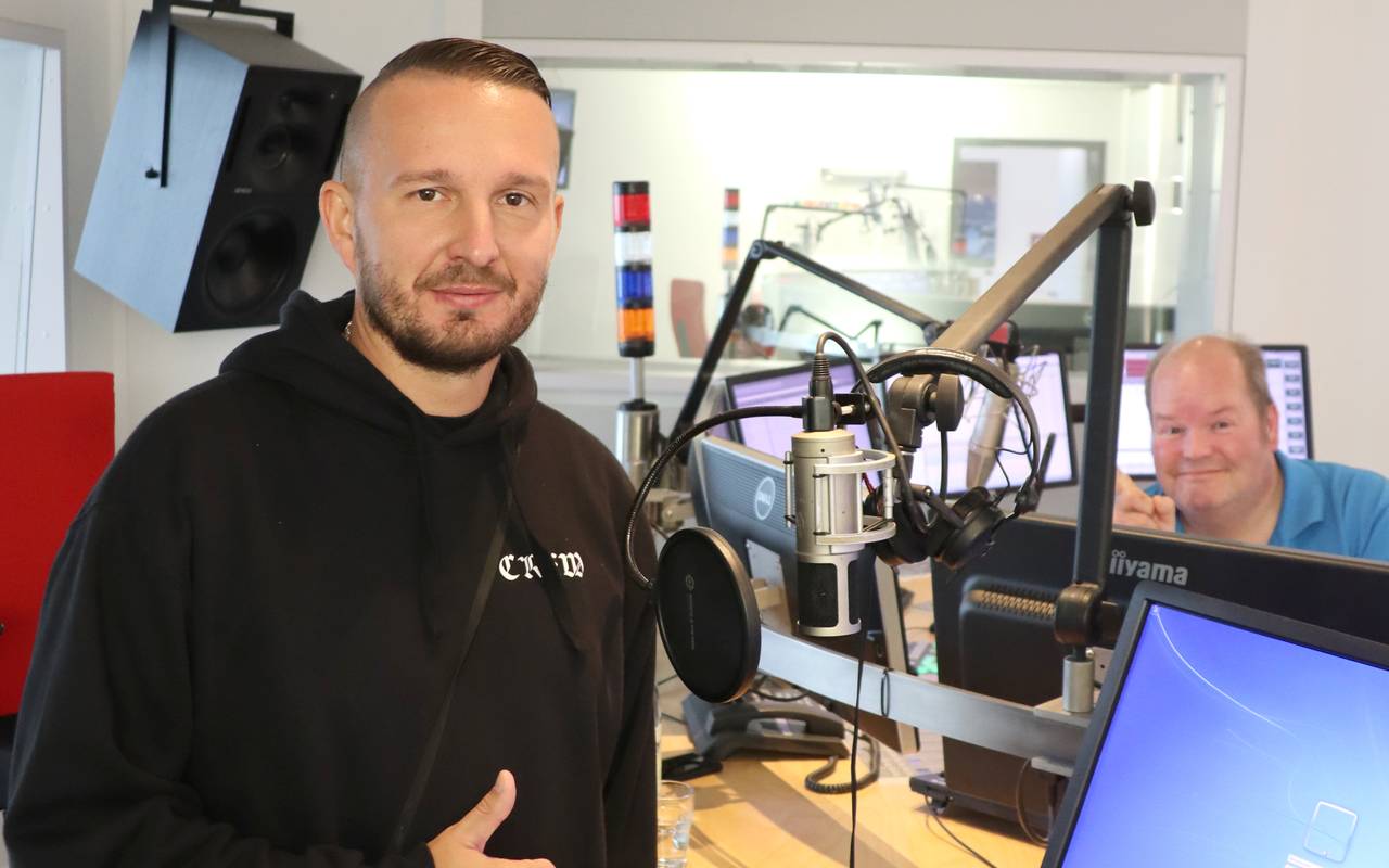 Rapper M.I.K.I. im Interview mit Dietrich Hellmann.