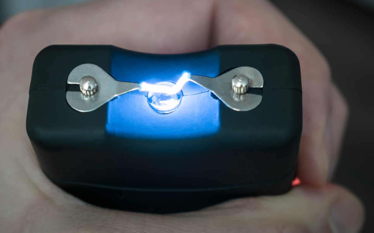 Taser / DistanzElektroImpulsGerät (DEIG)