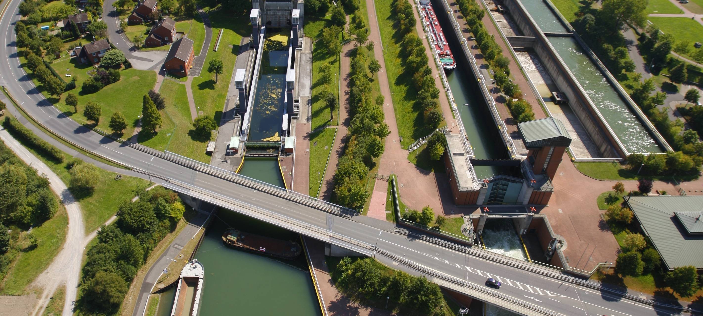 Luftfoto Schleuse Schiffshebewerk Waltrop/Henrichenburg.