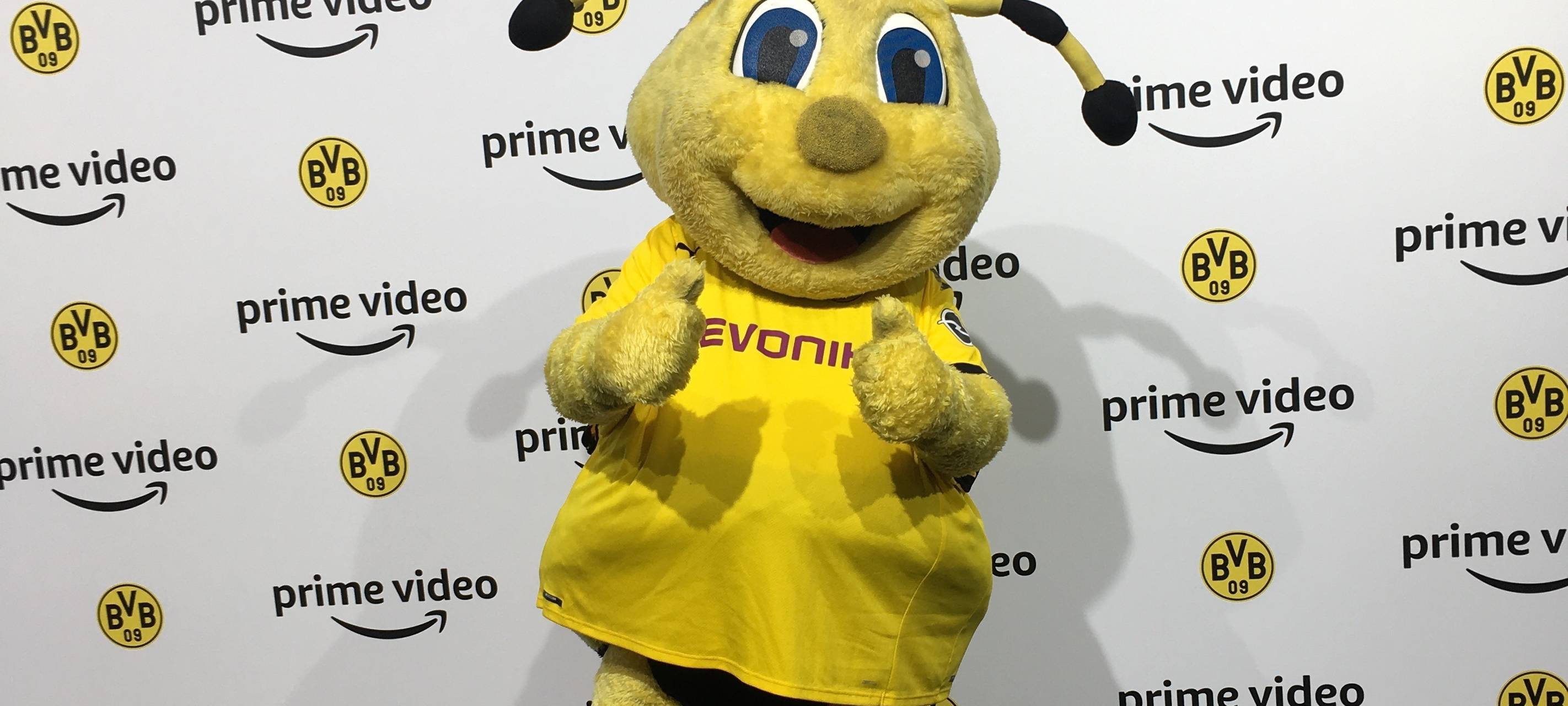 Maskottchen Emma bei der Premiere "Inside Borussia Dortmund"