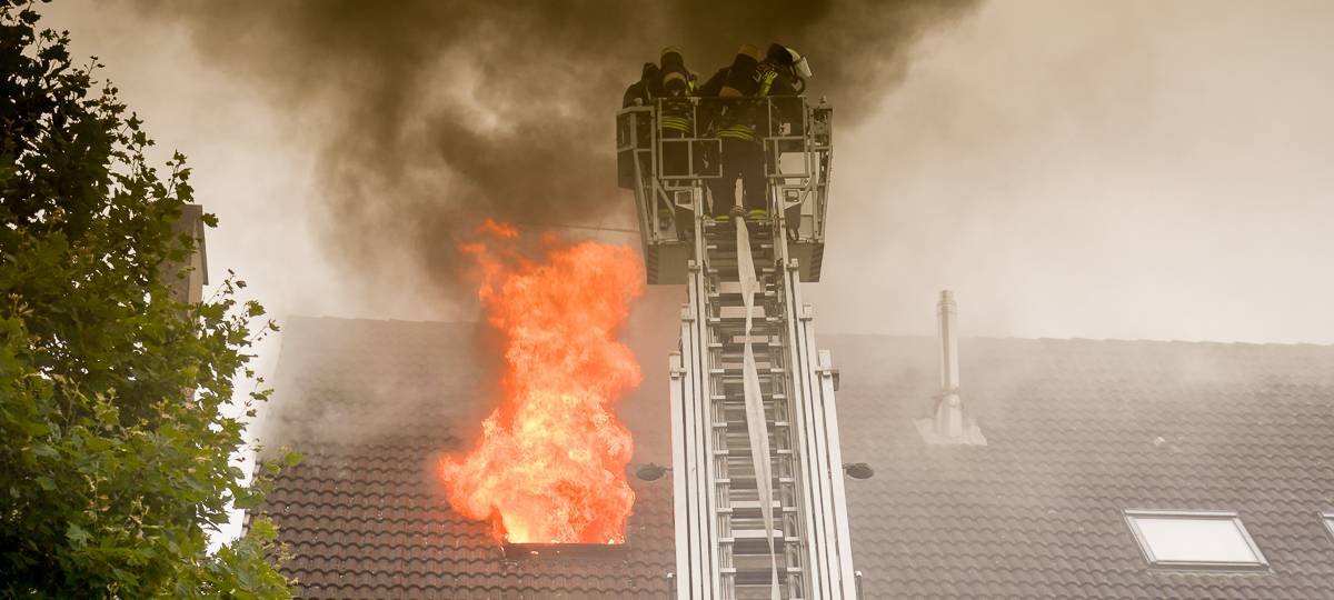 Dachstuhlbrand an der Schützenstraße.