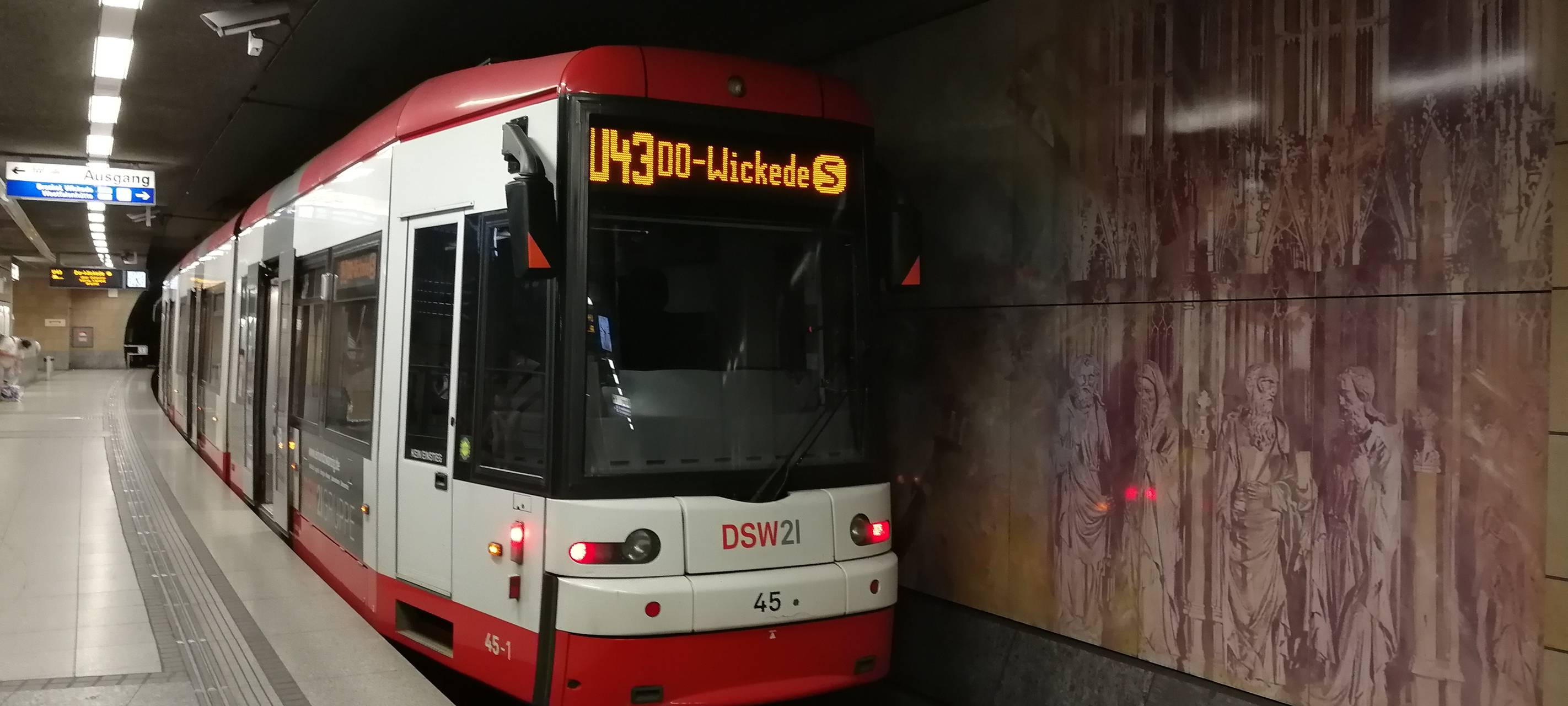 U-Bahn U43 nach Wickede in Dortmund.