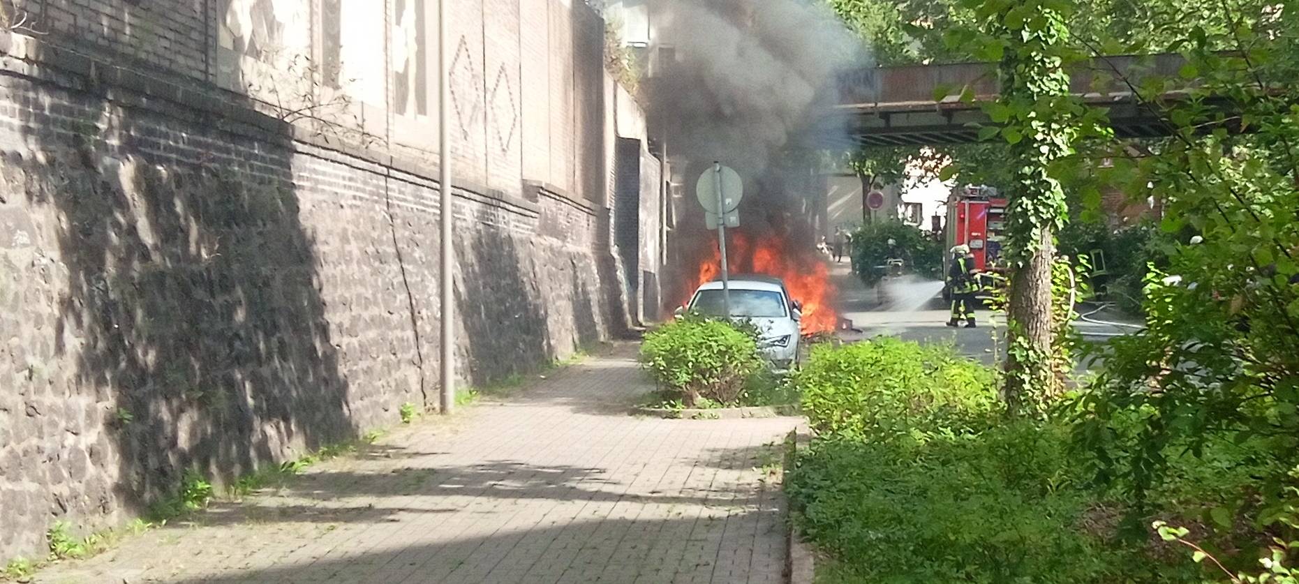 Wohnwagen brennt an der "Alte Radstraße".