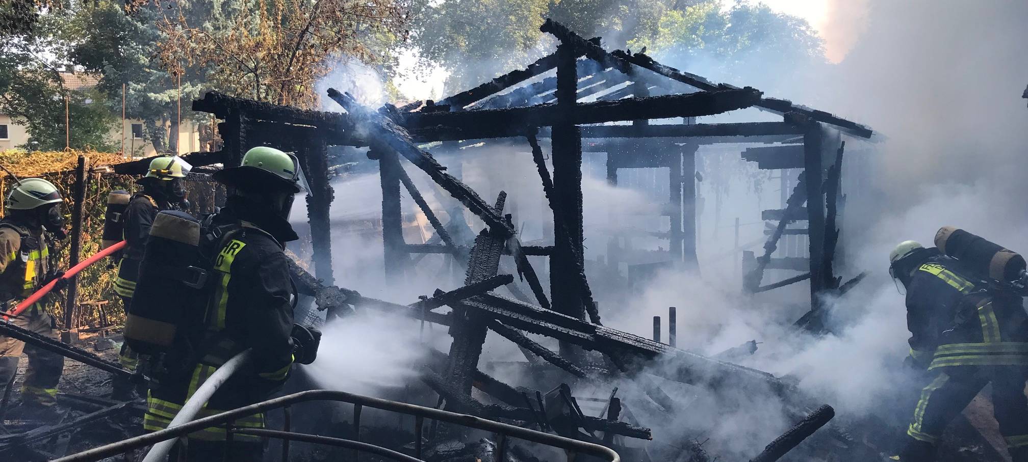 Tiere sterben bei einem Gartenlaubenbrand in Eving