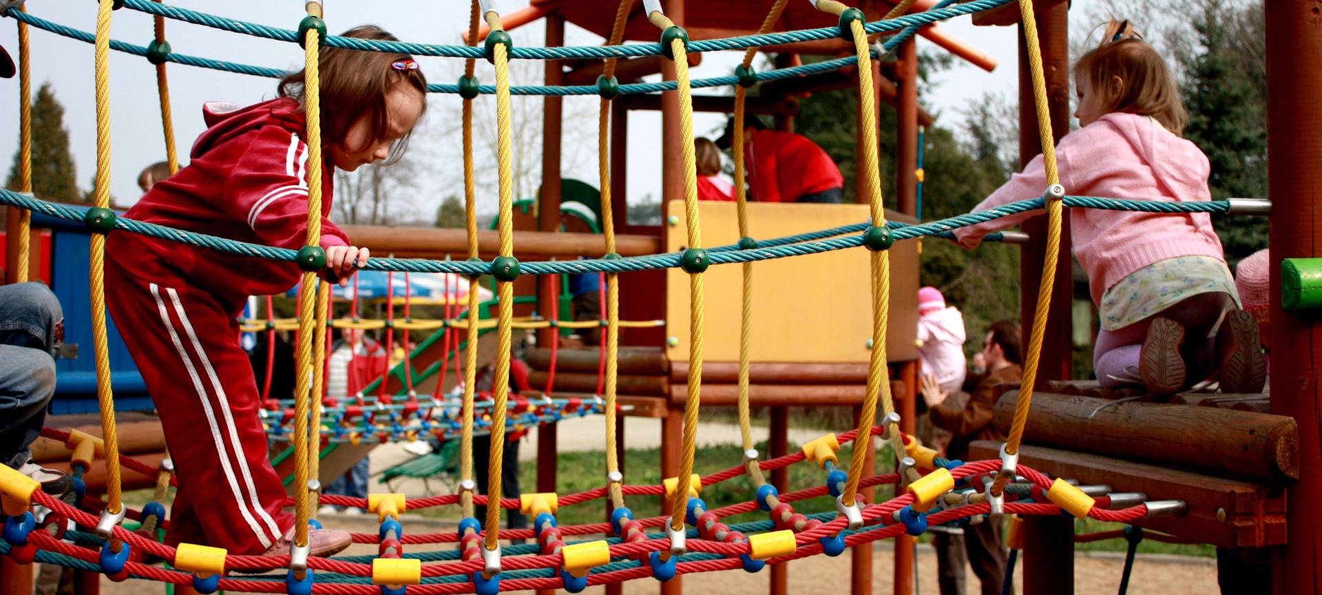 Kinder auf dem Spielplatz (Symbolbild).