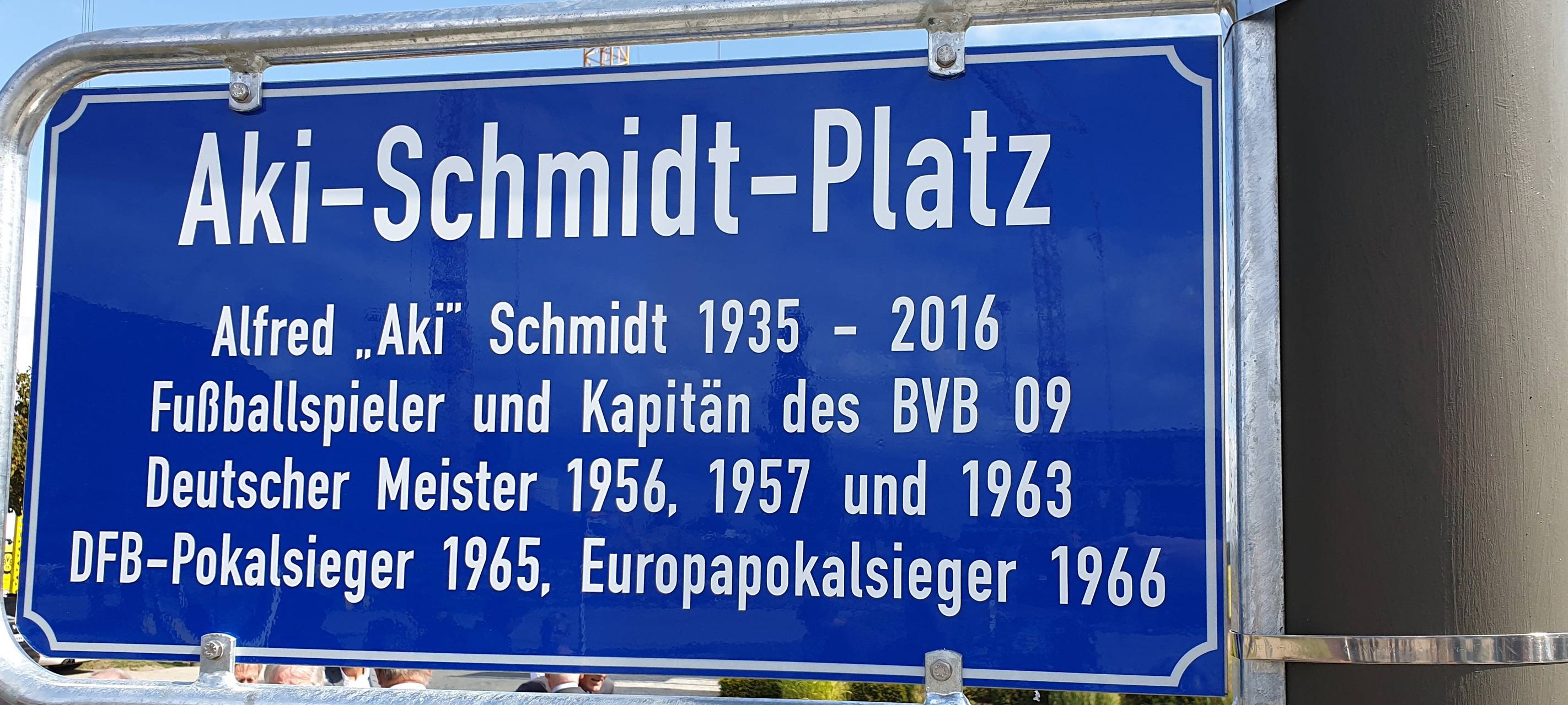 Aki-Schmidt-Platz - Schild