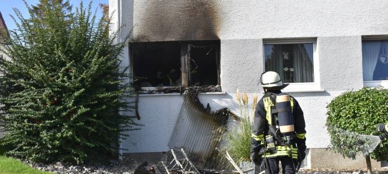 Nachbar rettet Frau aus brennender Wohnung