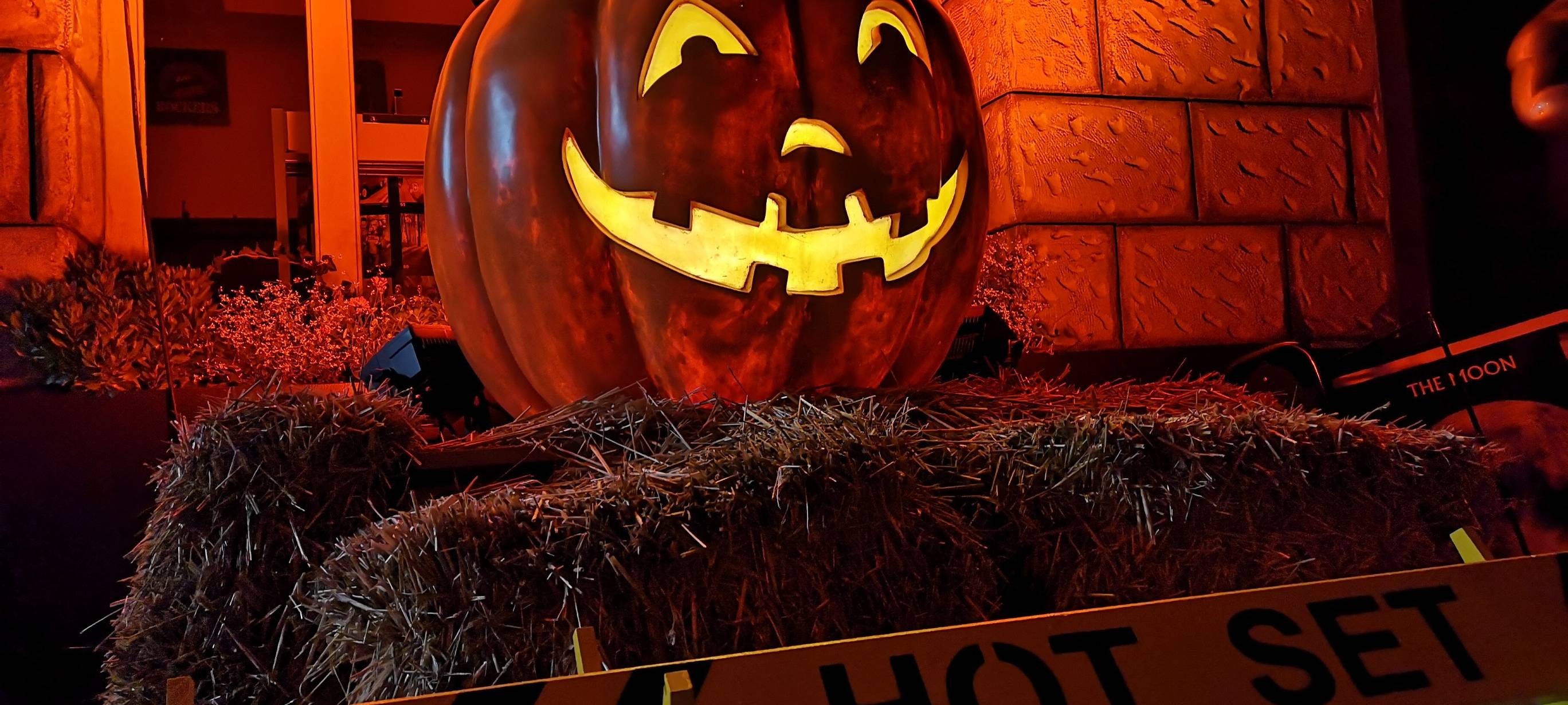 Halloween Dekoration im Movie Park.