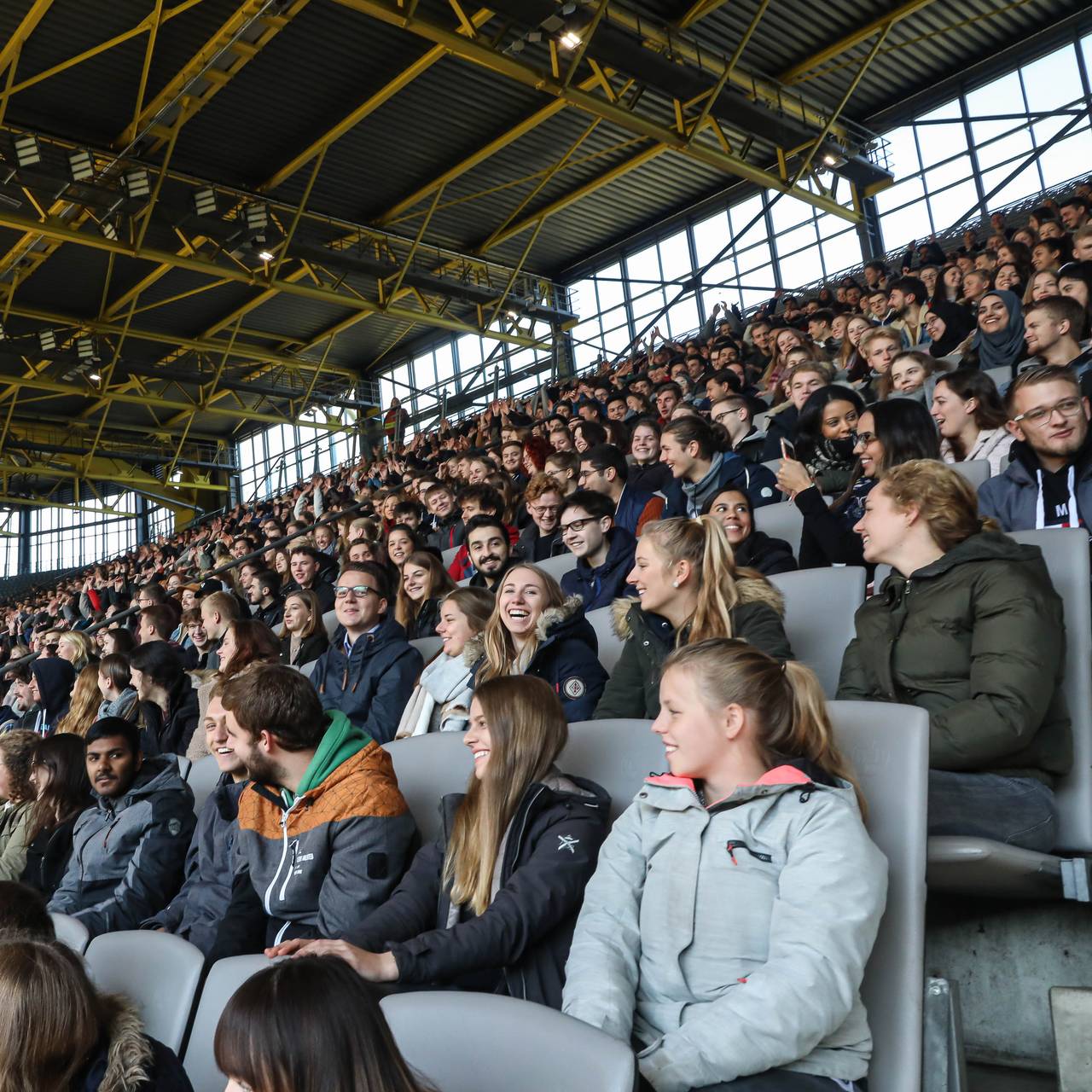 Die neuen Studierenden der TU Dortmund wurden offiziell im SIGNAL IDUNA PARK begrüßt.