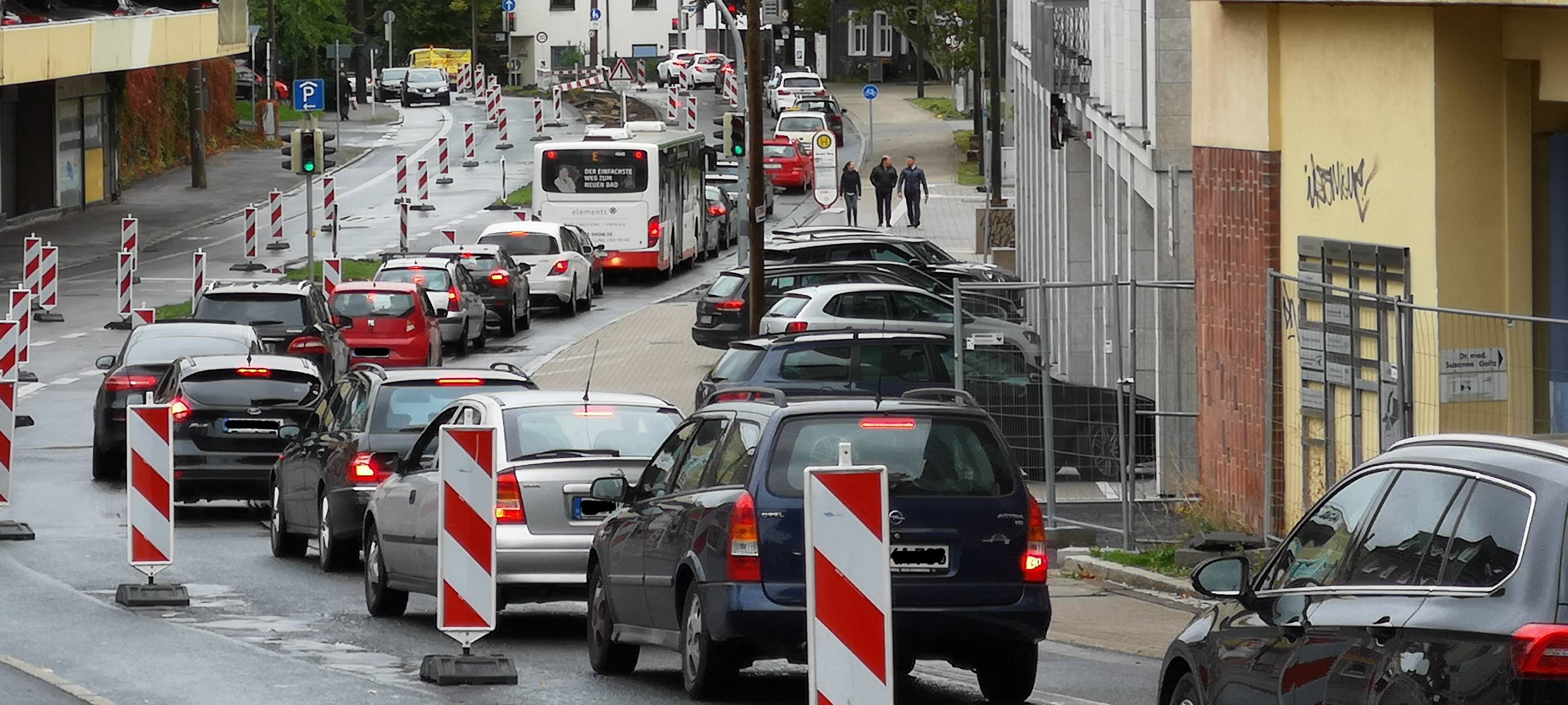 Stau auf der Faßstraße aufgrund der Baustelle.