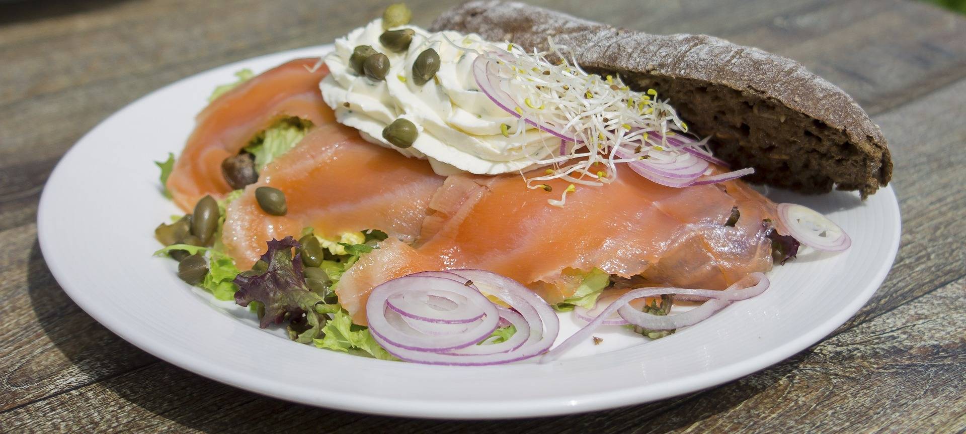 Lachs mit Kapern (Symbolbild)