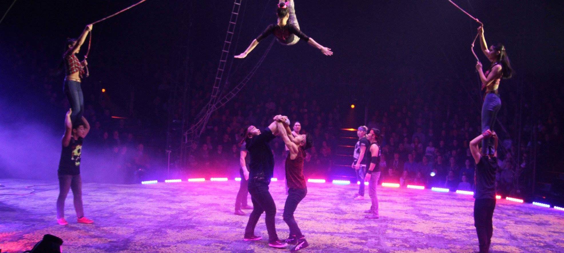 Zola: Seilspringen im Zirkus Flic Flac