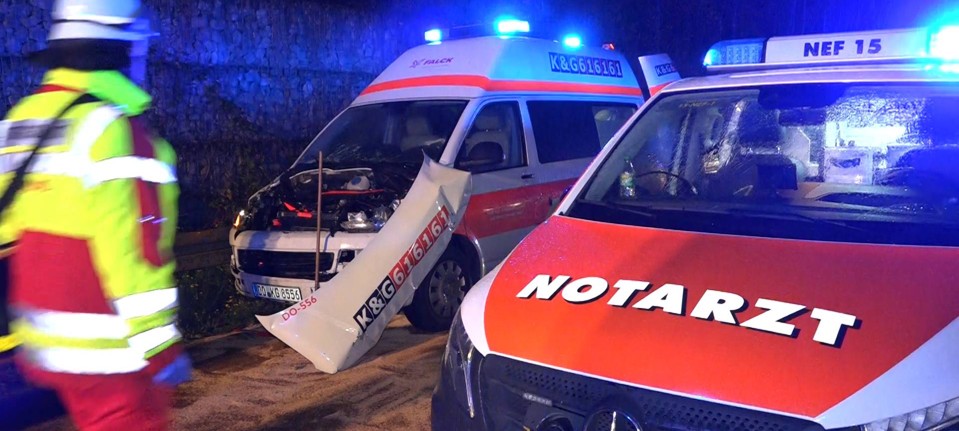 Krankentransportwagen mit drei Patienten verunfallt auf A2 bei Dortmund