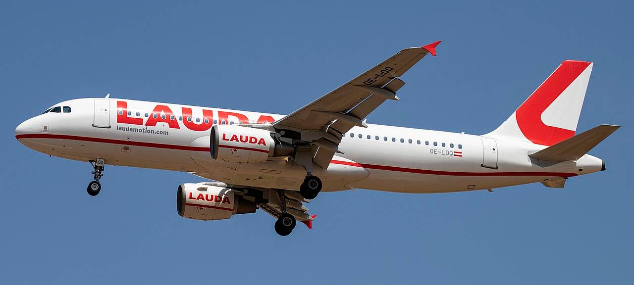 Flugzeug der Airline "Laudamotion"