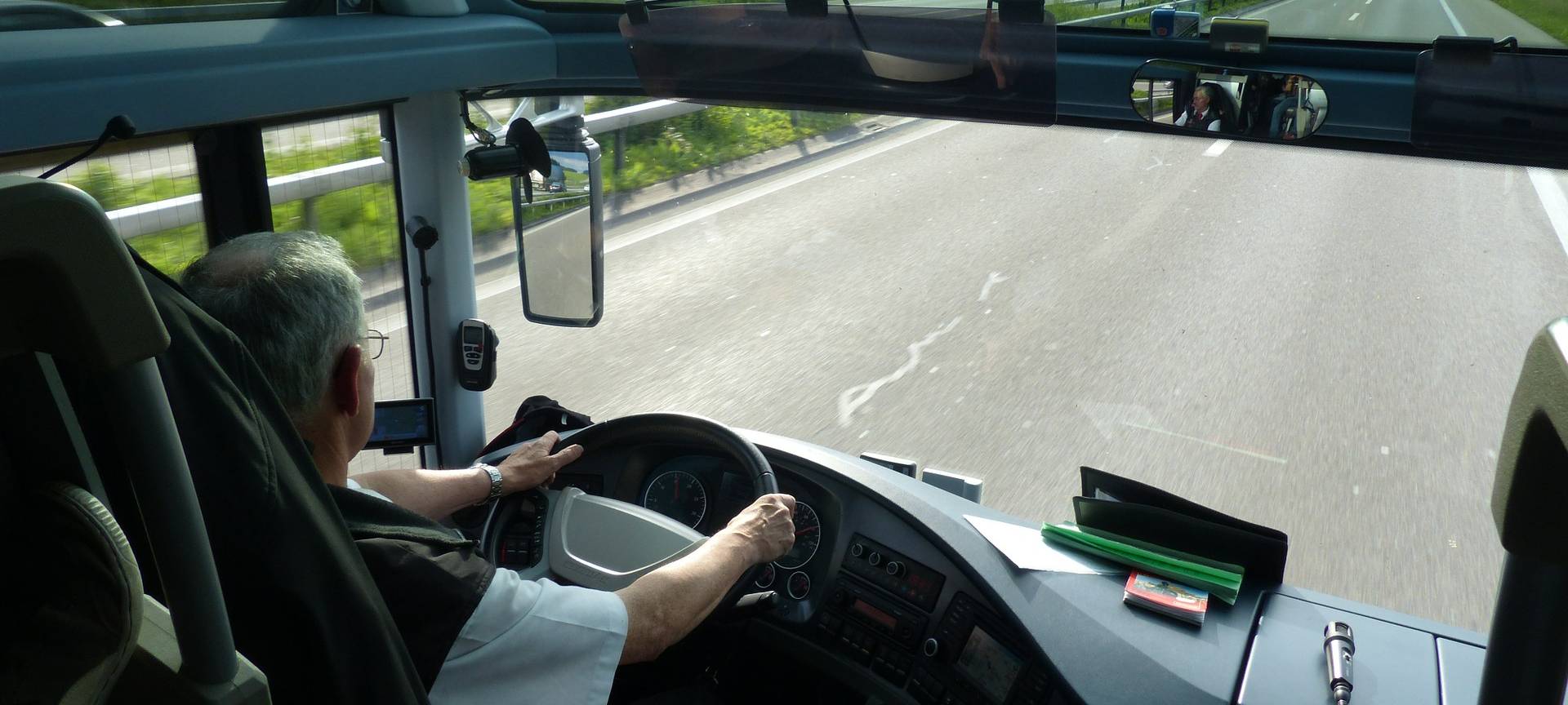 Reisbusfahrer ohne gültigen Führerschein erwischt