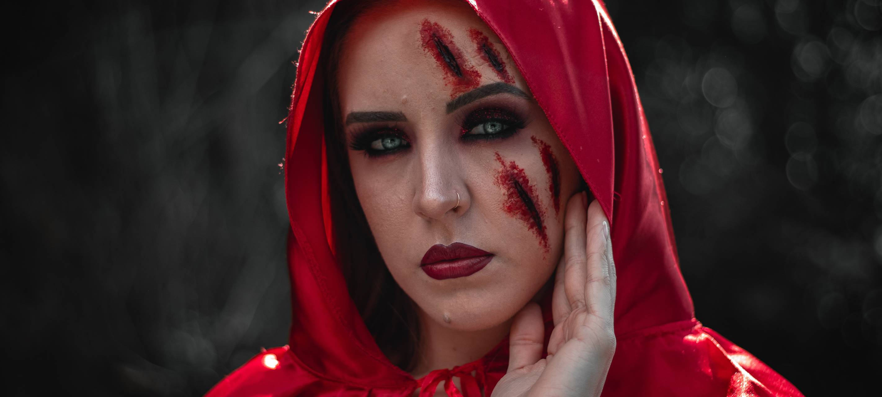 Frau ist kostümiert für Halloween (Symbolbild)