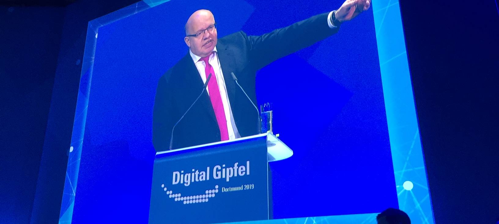 Peter Altmaier hält die Eröffnungsrede beim Digital-Gipfel in Dortmund vor seinem schweren Sturz.