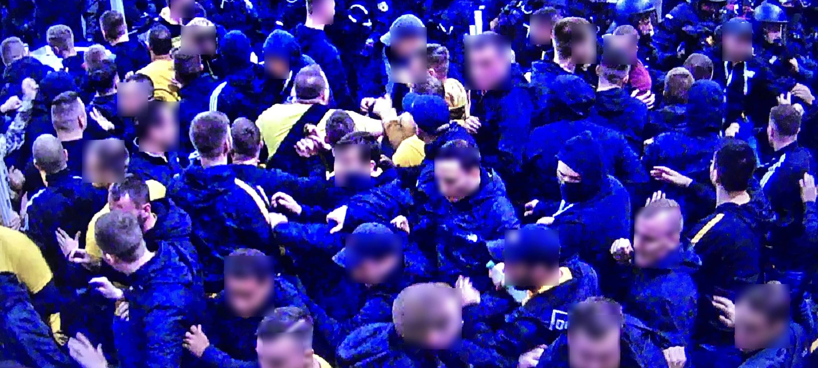 Auseinandersetzung zwischen Bundespolizei und BVB-Fans am Dortmunder Hbf.