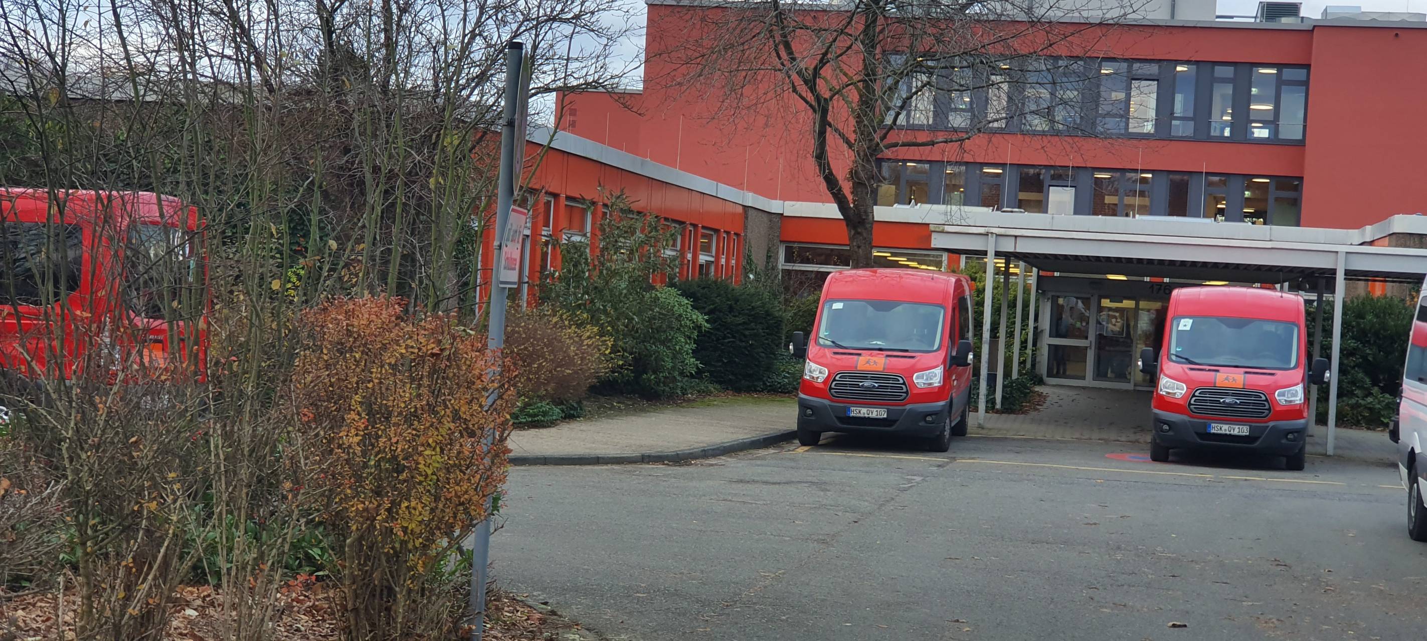 Schüler versprühen Reizgas an Schule an der Marsbruchstraße