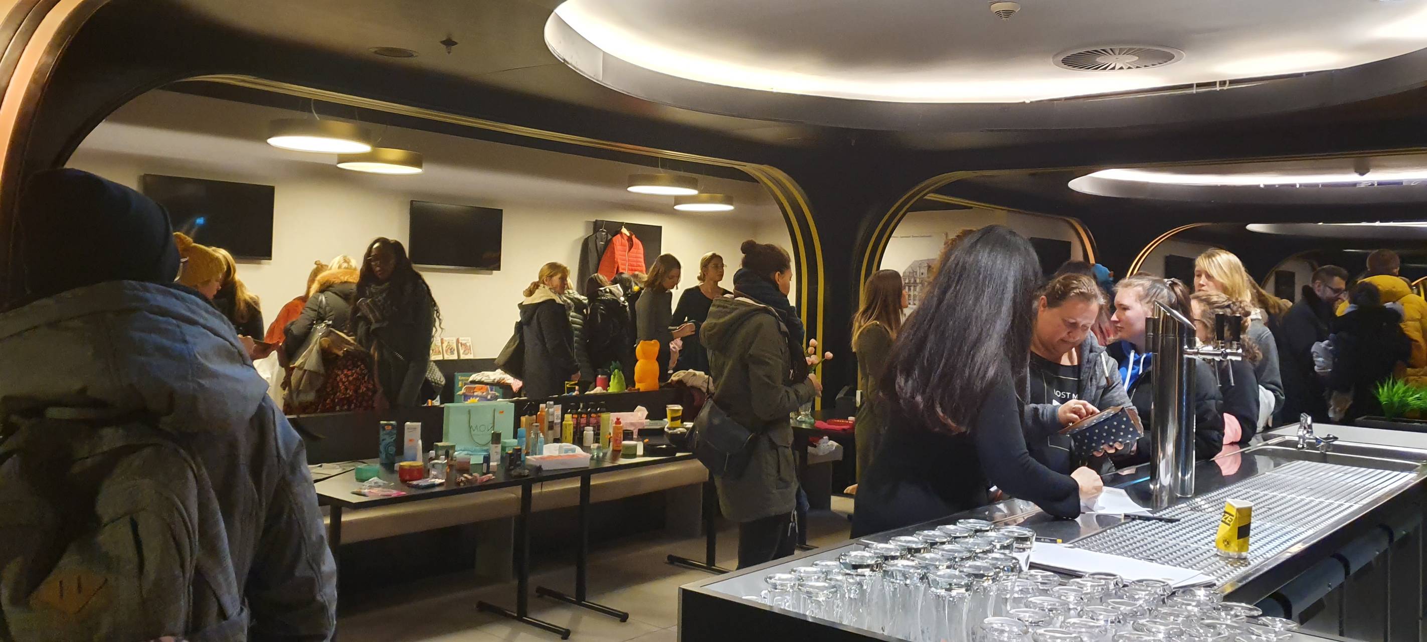 BVB-Spielerfrauen Flohmarkt