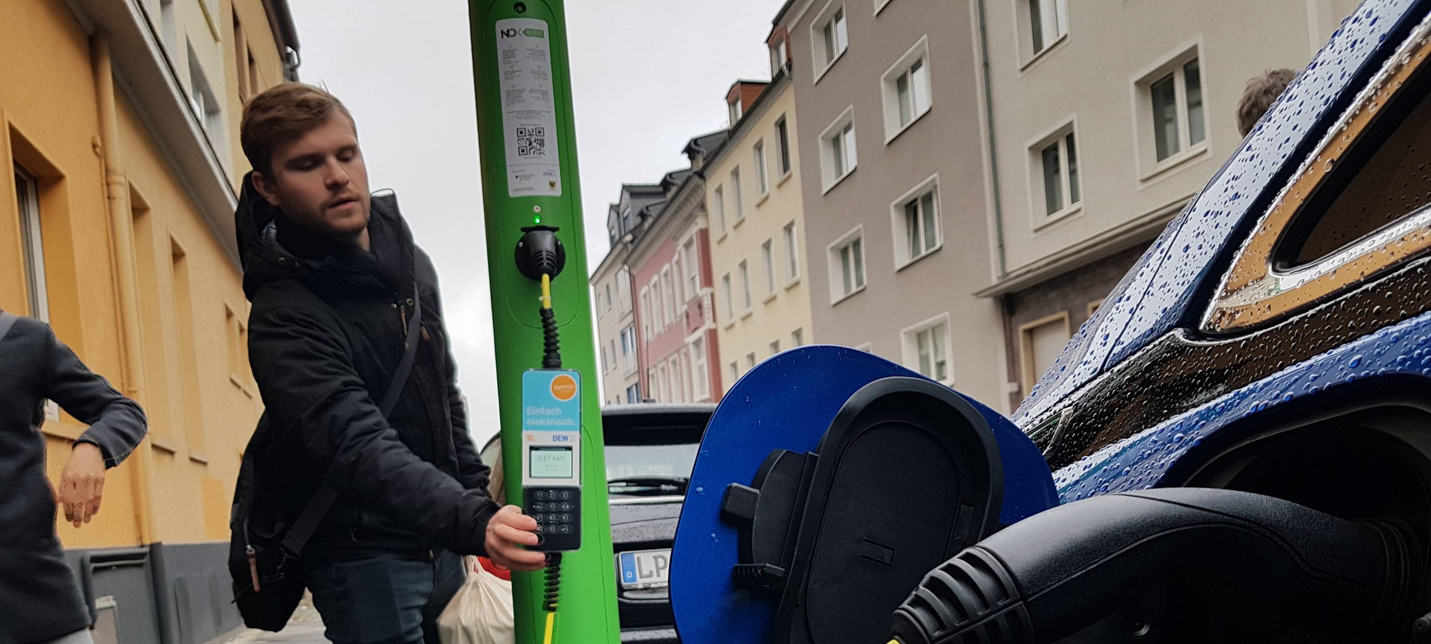 Erste Lade-Laterne im Kaiserviertel