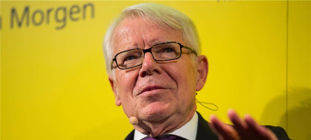 Reinhard Rauball erhält Ehrennadel