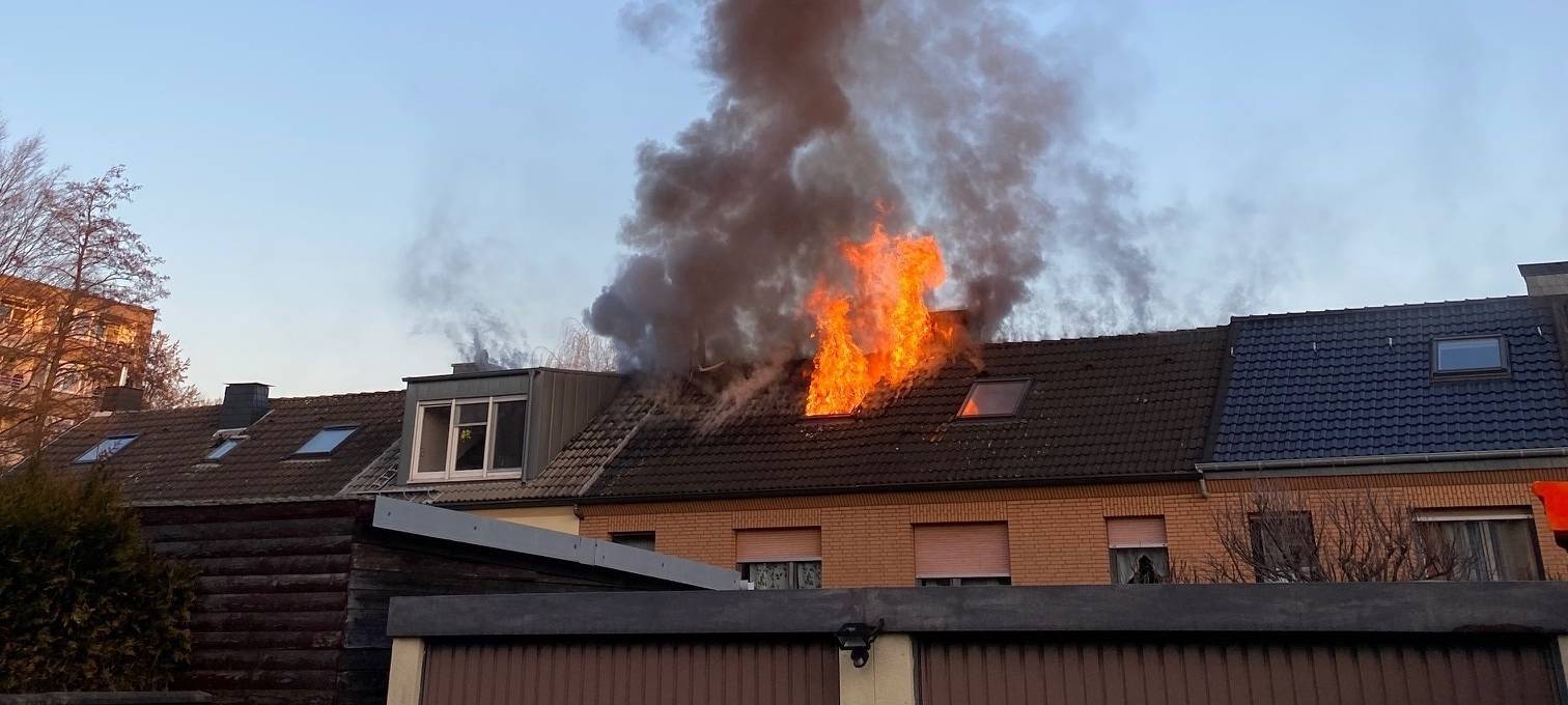 Haus nach Dachstuhlbrand unbewohnbar