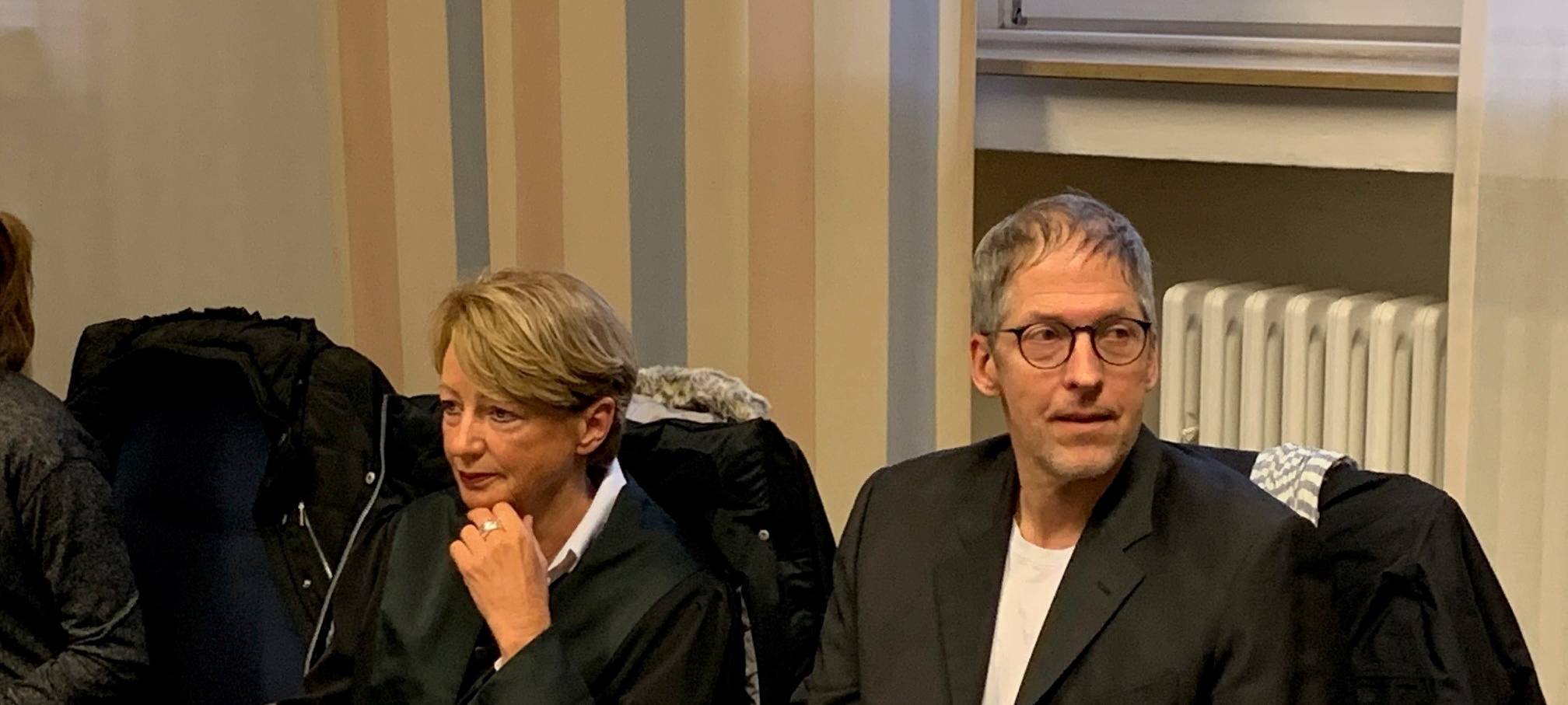 Prozessstart: Drei Schüller wollten Lehrer Wolfgang W. angeblich wegen schlechter Noten töten.