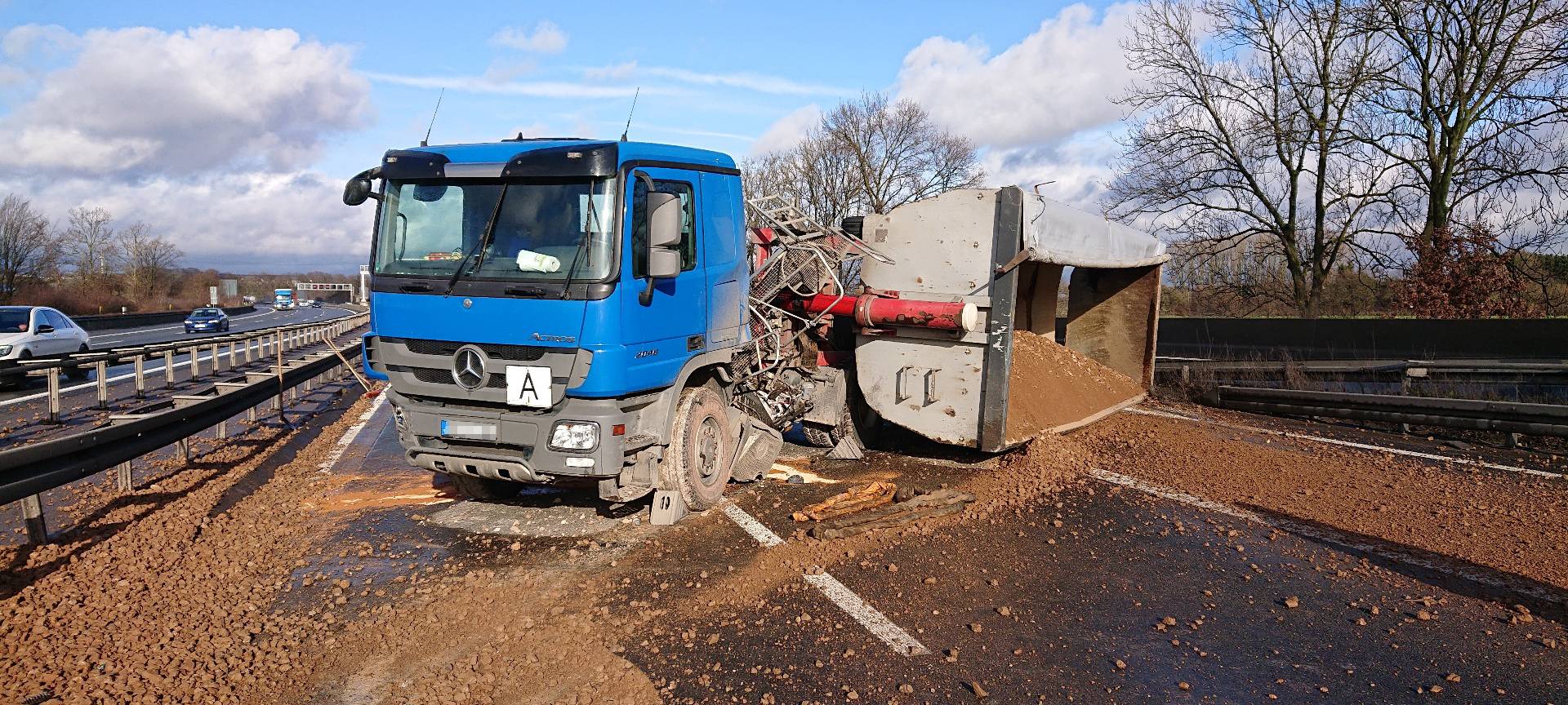 Lkw-Unfall auf der A45 bei Schwerte Ergste.