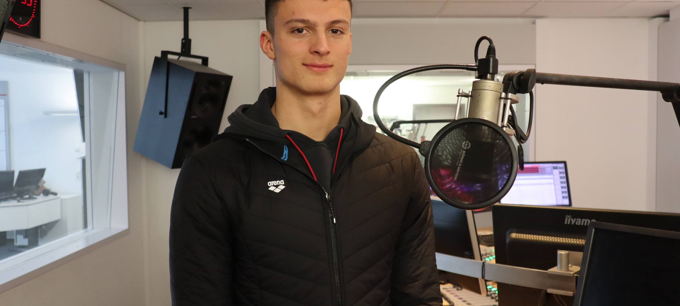 Schwimmer Luca Nik Armbruster im Radio 91.2 Studio