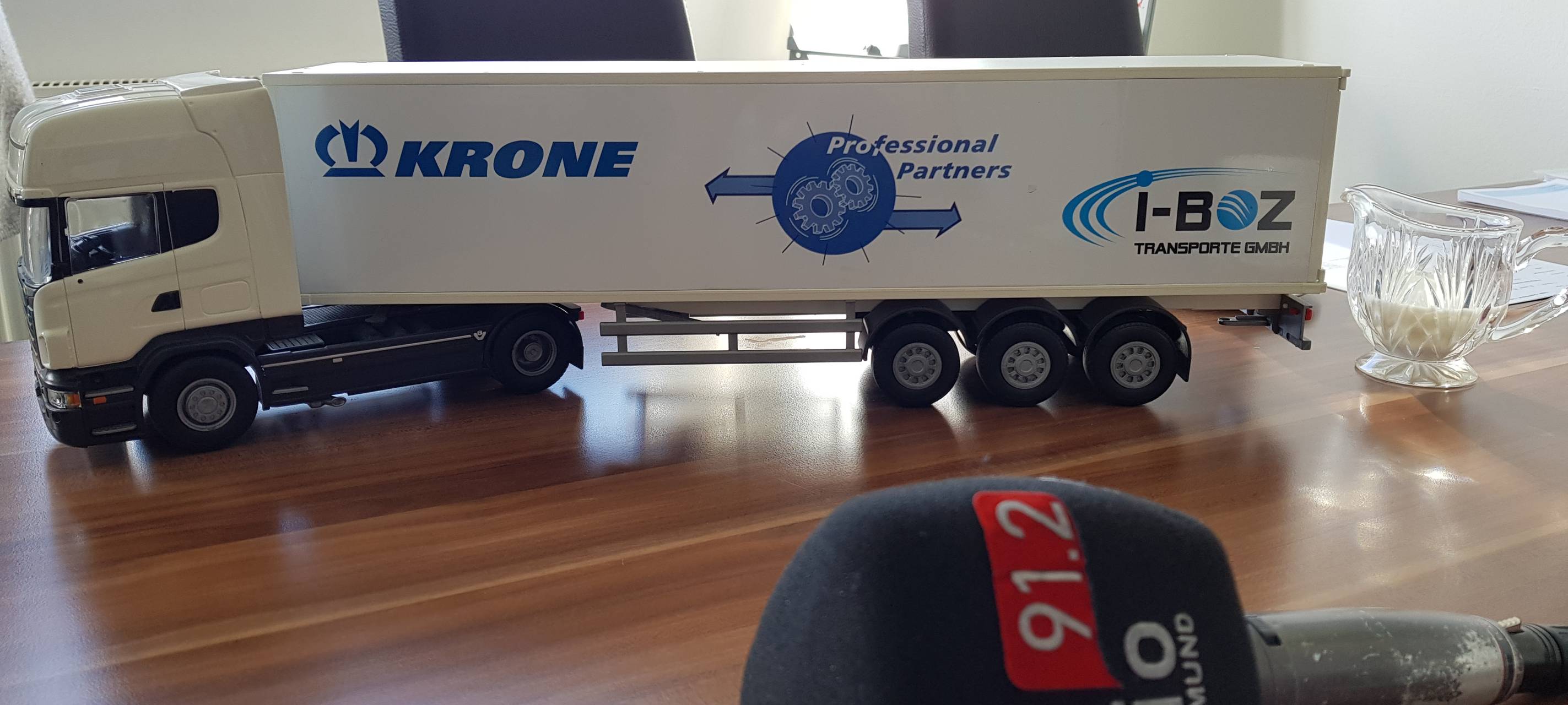 Miniatur-Lkw der Firma I Boz Transporte GmbH