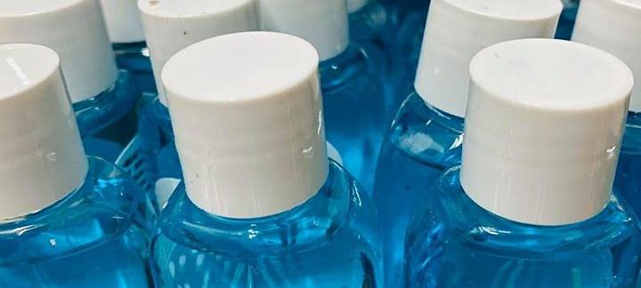 Scheidings Lagerverkauf verkauft in der Corona-Krise auch Händedesinfektionsmittel.