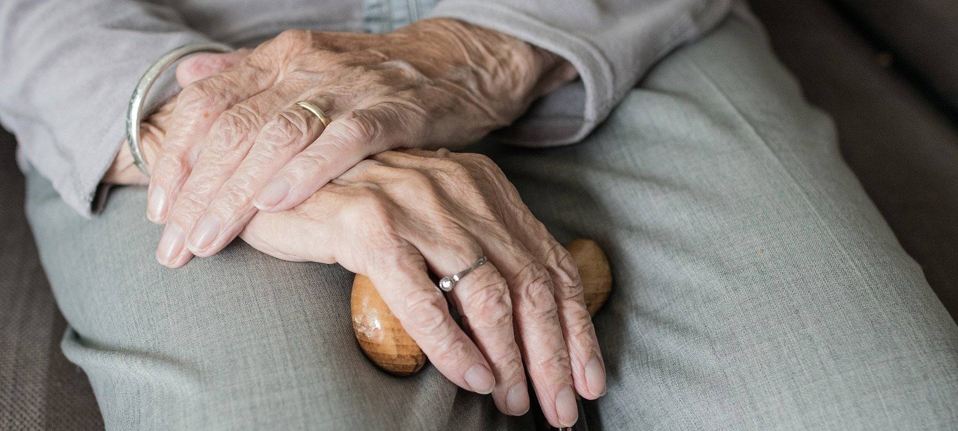 Symbolbild: Senior zu Hause