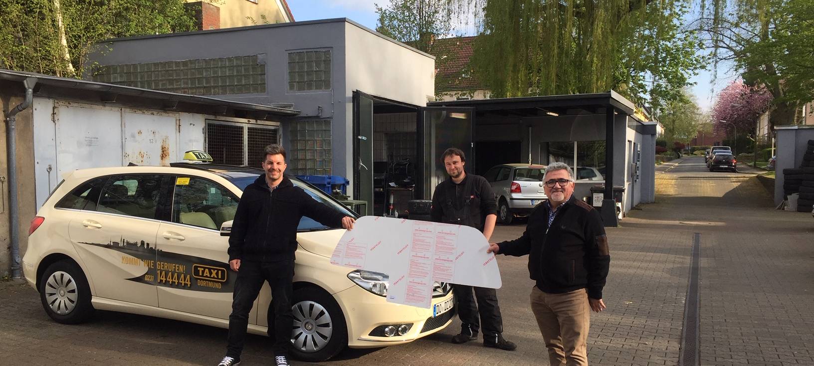 Taxis mit Schutzwand in der Corona-Krise.