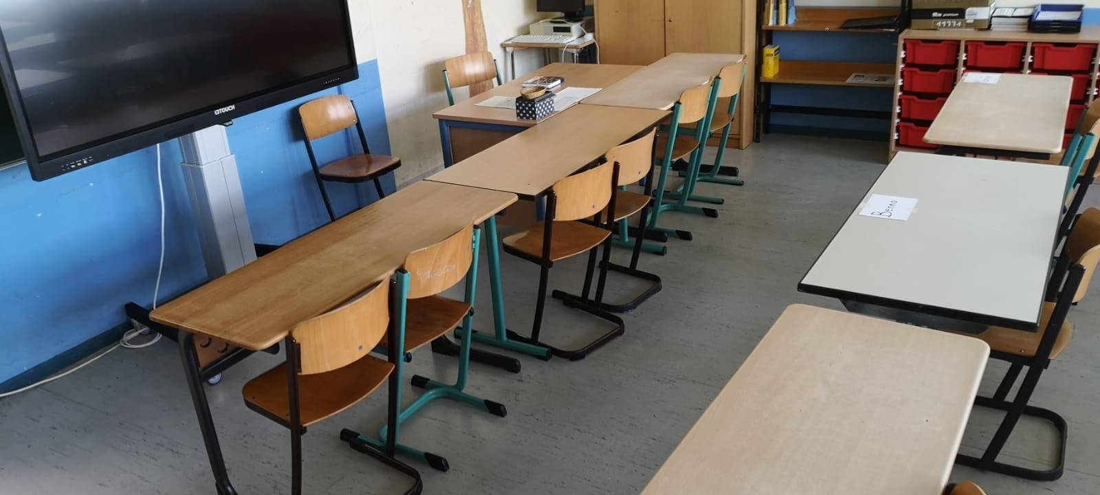 Ein Tisch pro Schüler an der Gesamtschule in Scharnhorst.