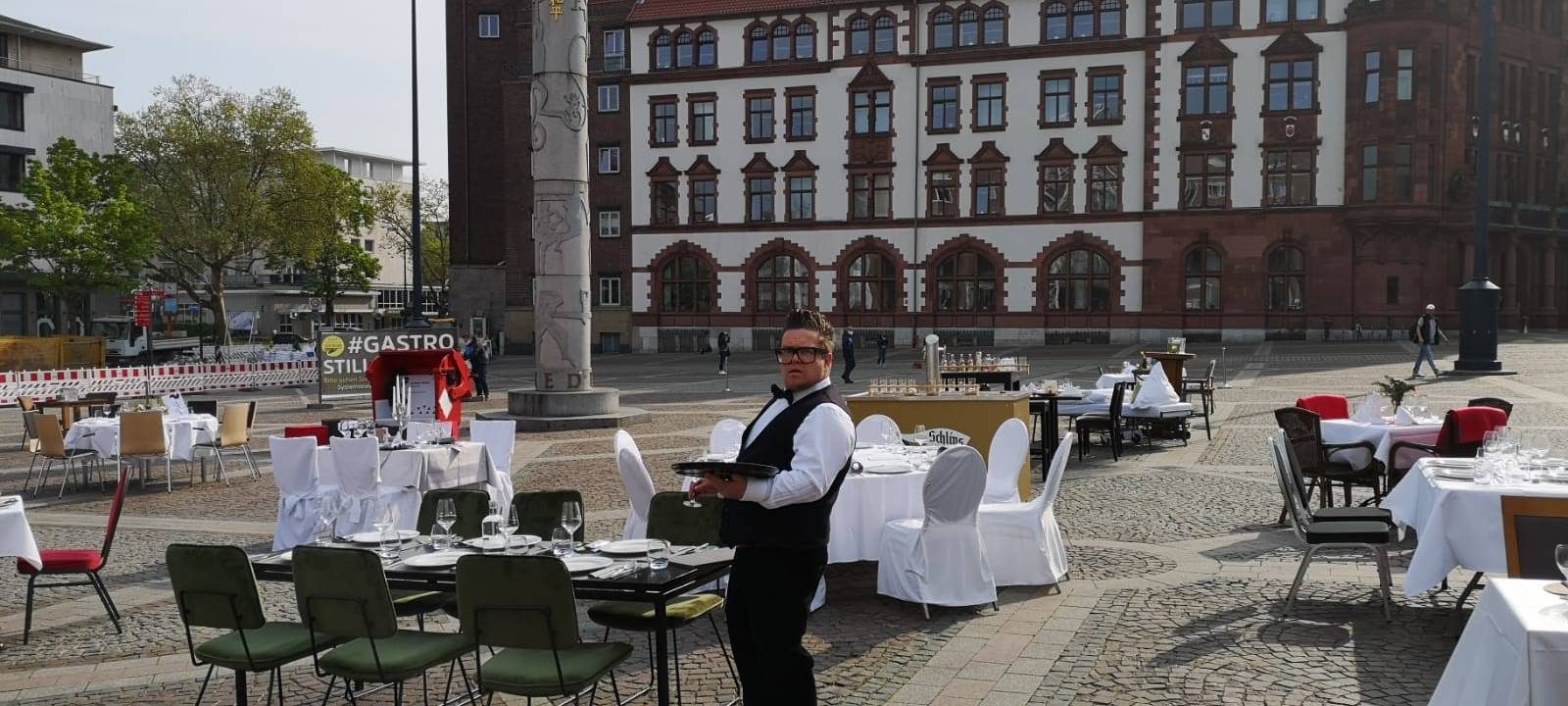 Gastronomen in Dortmund machen auf die schwierige Zeit während der Corona-Krise aufmerksam.