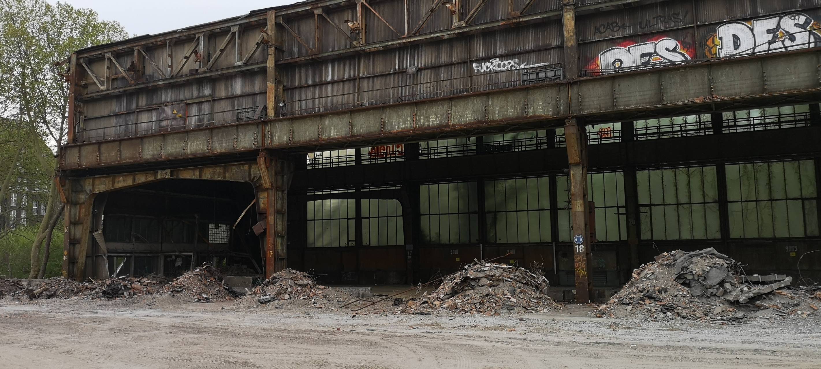 Abbrucharbeiten auf dem ehemaligen Hoesch Spundwand-Gelände.