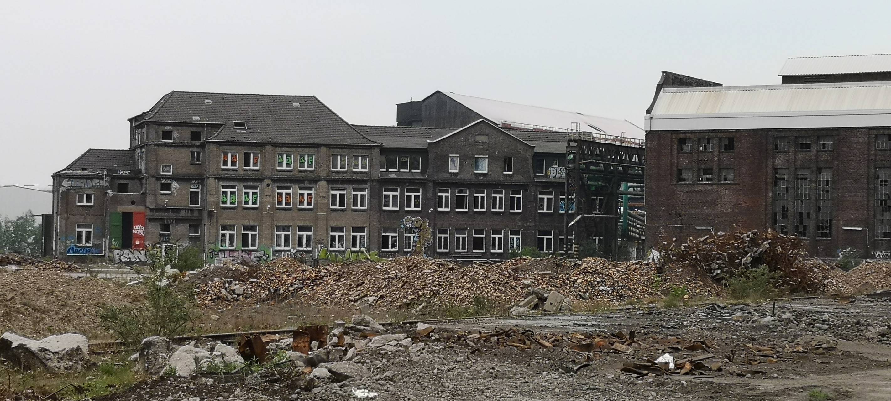 Abbrucharbeiten auf dem ehemaligen Hoesch Spundwand-Gelände.