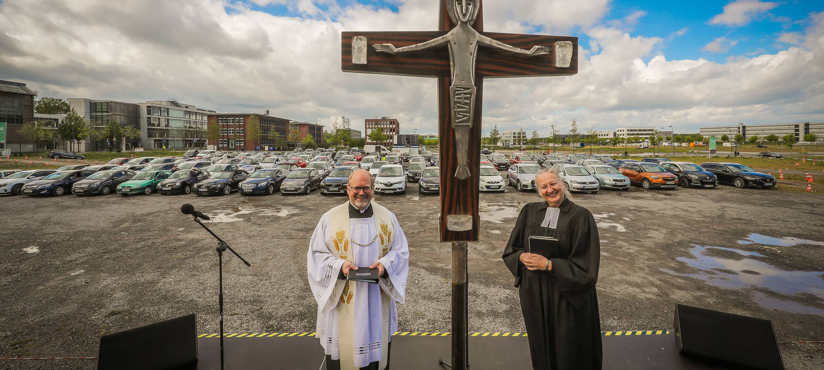Erster Auto-Gottesdienst in Dortmund