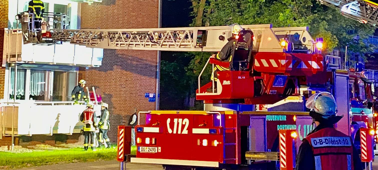 Kellerbrand Jungferntal: Menschen von acht Balkonen gerettet