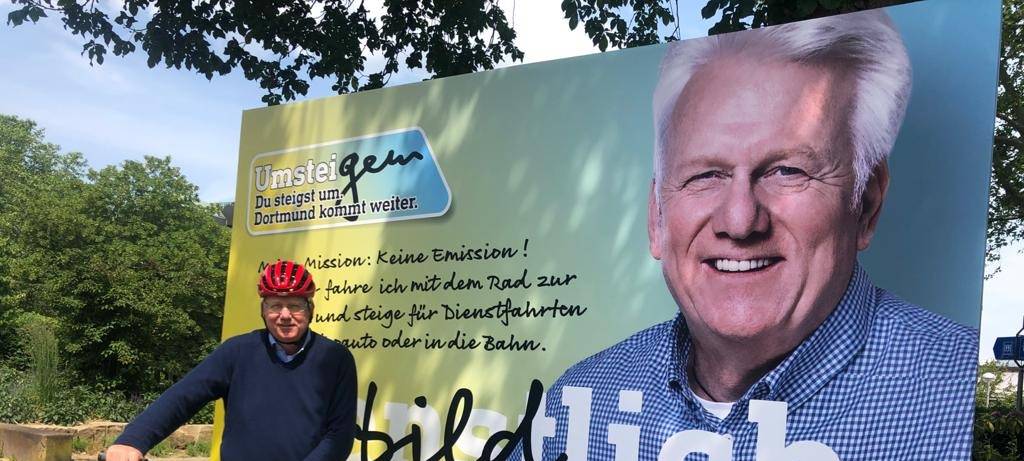 Dortmunds Oberbürgermeister Ullrich Sierau fährt viel Fahrrad. Er stellt die neue Kampagne "Umsteigern" vor.