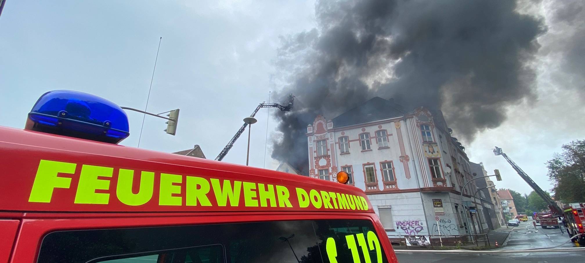 Großbrand ehemaliger Getränkemarkt in Dortmund Oestrich.