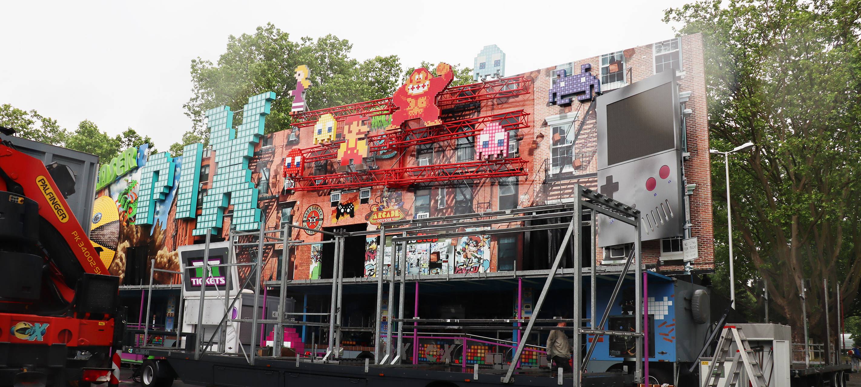 "FunDOmio" Pop-Up-Freizeitpark in Dortmund wird aufgebaut