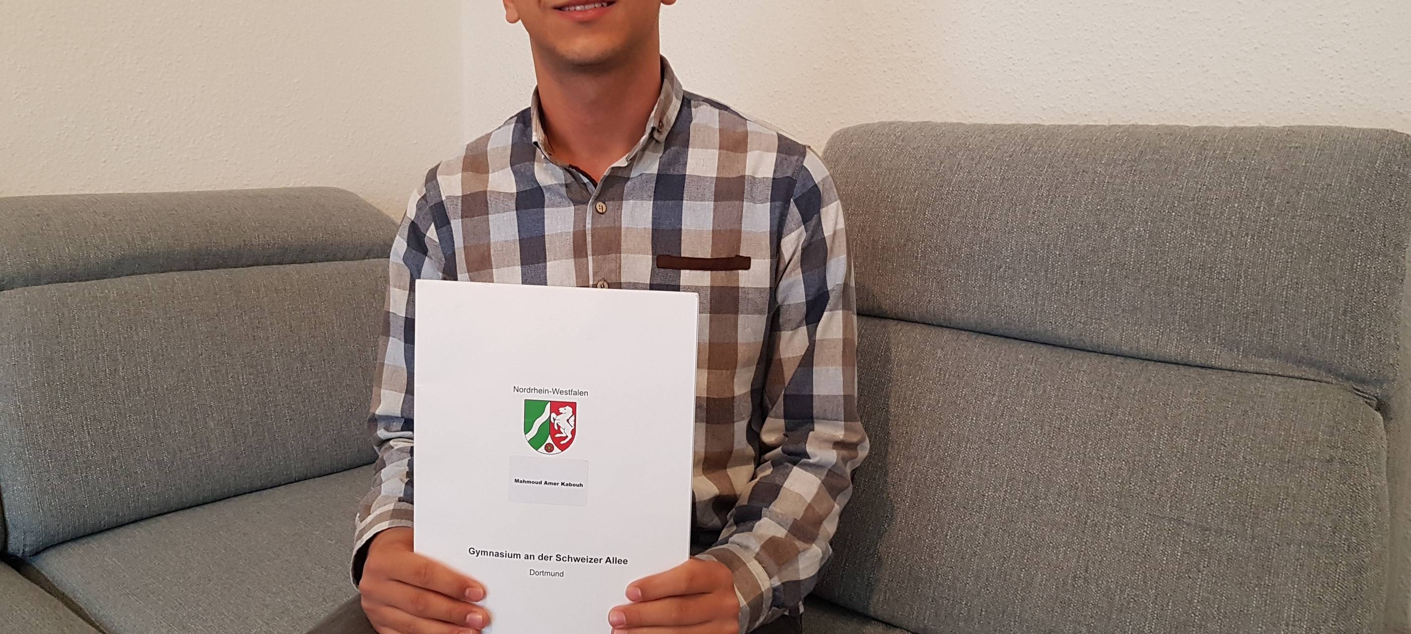 Mahmoud kam erst vor einigen Jahren nach Deutschland und hat jetzt sein Abitur mit 1,0 bestanden.