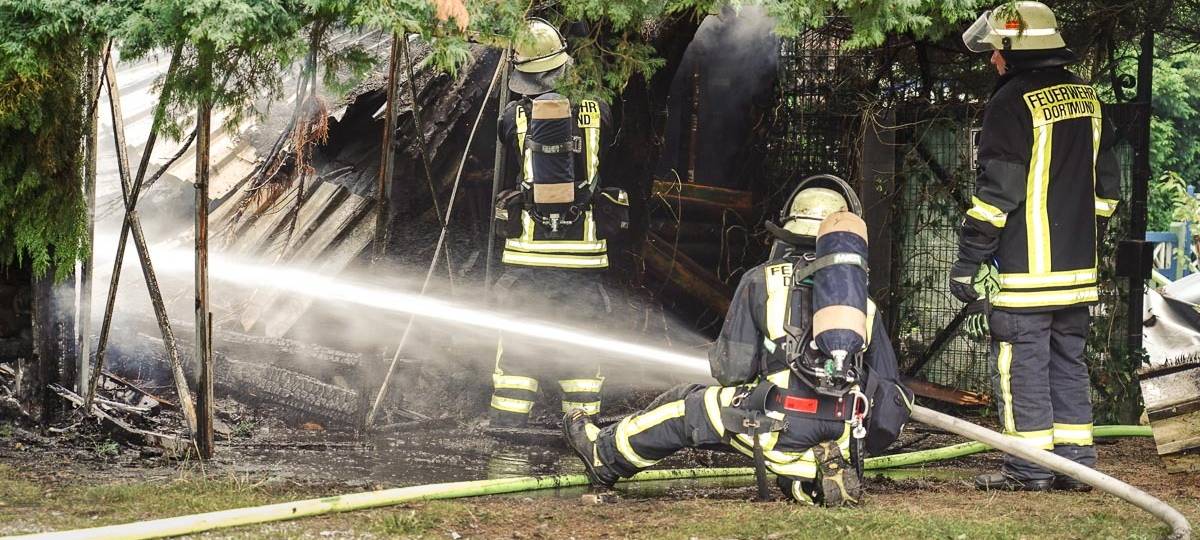 Laubenbrand an der Machariusstraße in Dortmund.
