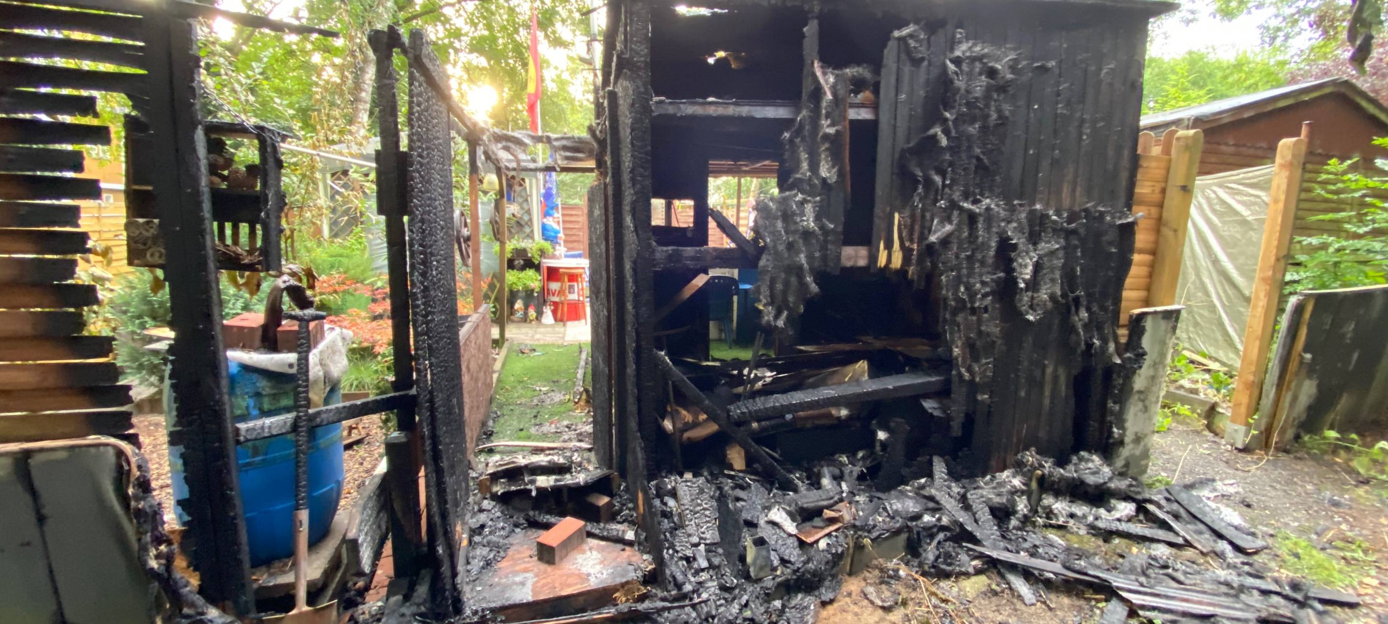 Gartenlaube an der Zollernstraße abgebrannt.