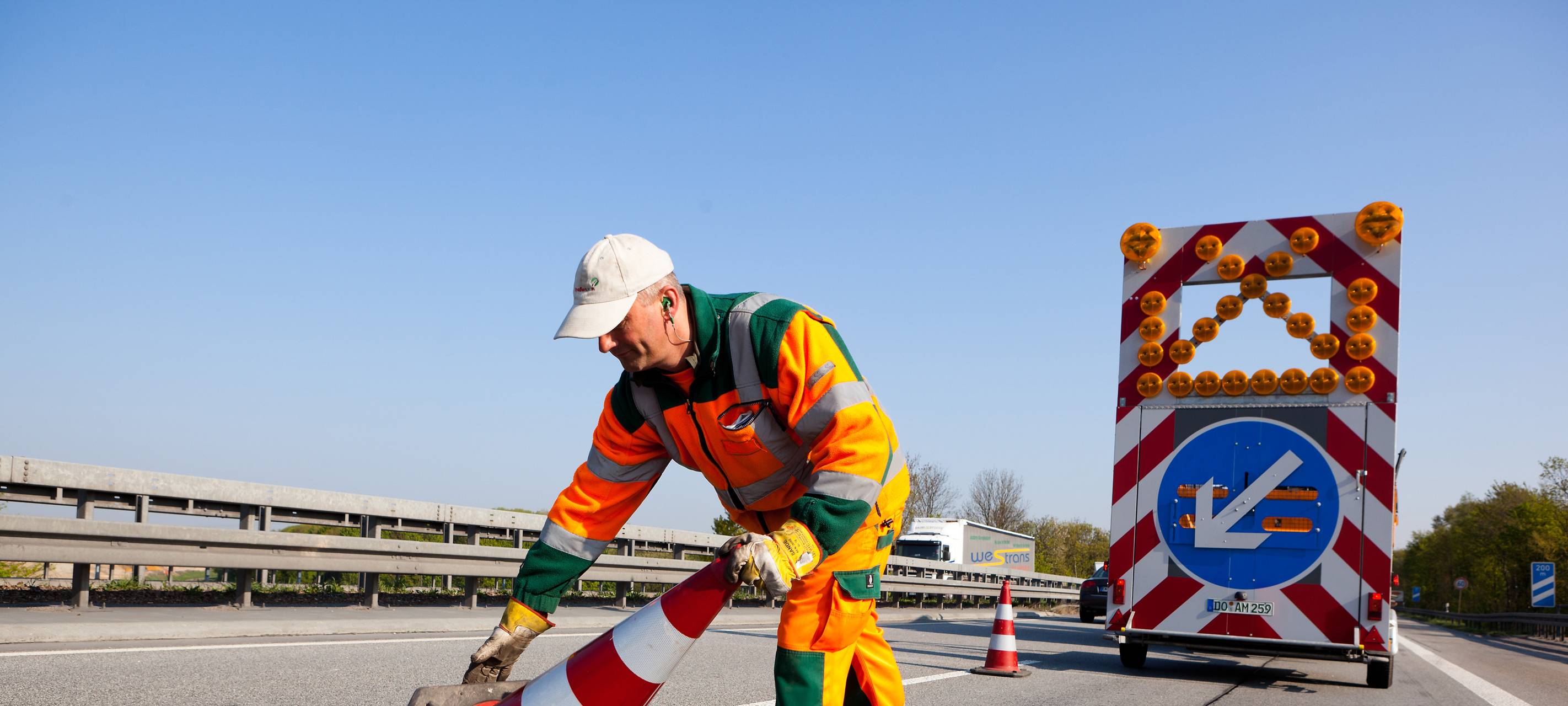Fahrbahnmarkierung A40